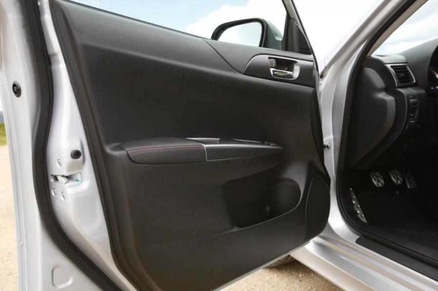 Subaru Impreza WRX Sedan 2011 года  (фото 12 из 34)